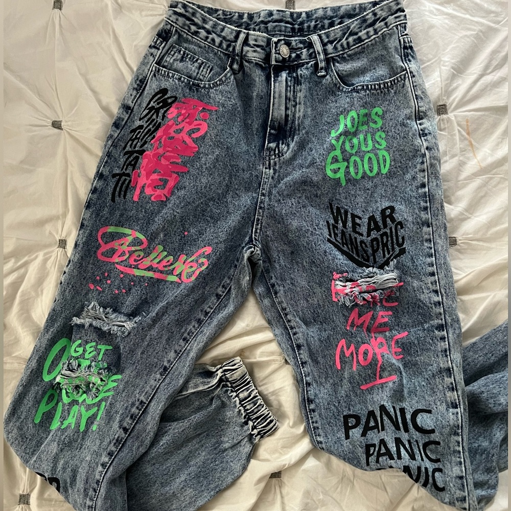 High Waisted Graphic Ripped Jeans/Joggers